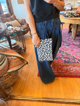 Load image into Gallery viewer, Bangle Clutch - A