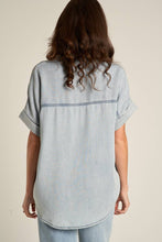 Load image into Gallery viewer, Short Sleeve Denim Button Down Shirt
