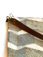Load image into Gallery viewer, Indi Shoulder Bag - 5

