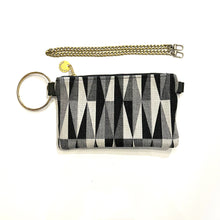 Load image into Gallery viewer, Bangle Clutch - P
