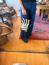 Load image into Gallery viewer, Bangle Clutch - N
