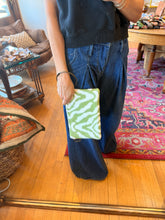 Load image into Gallery viewer, Bangle Clutch - P
