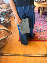 Load image into Gallery viewer, Bangle Clutch - Y
