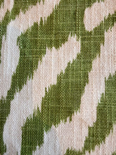 Load image into Gallery viewer, Bangle Clutch - P
