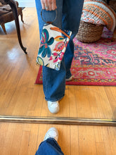 Load image into Gallery viewer, Bangle Clutch - W

