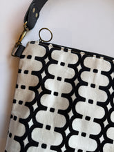 Load image into Gallery viewer, Indi Shoulder Bag - 6
