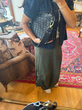 Load image into Gallery viewer, Midi - woven black leather
