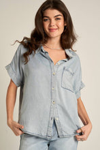 Load image into Gallery viewer, Short Sleeve Denim Button Down Shirt
